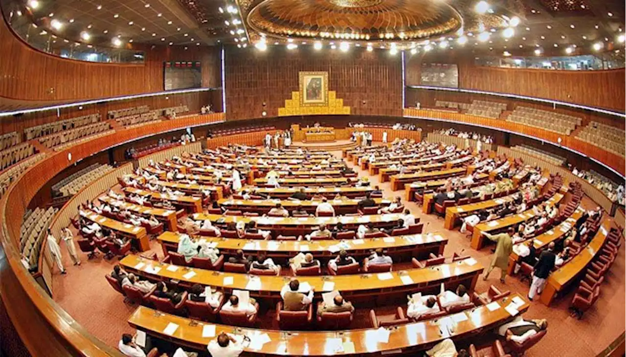 زیادہ ٹیکس ادائیگی: PTI رکن پارلیمنٹ نے سب سیاستدانوں کو پیچھے چھوڑ دیا