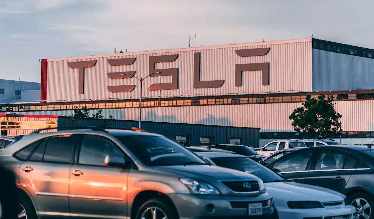 Tesla entregó 936.000 vehículos este 2021, un incremento del 87 % frente al año anterior