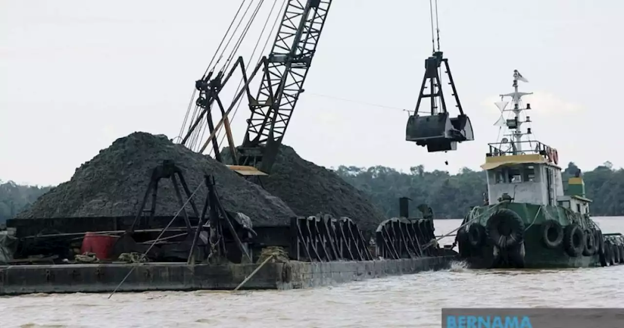 Perak Land and Mines Dept: Illegal sand mining persists in Manjung despite several stop-work orders | Malay Mail