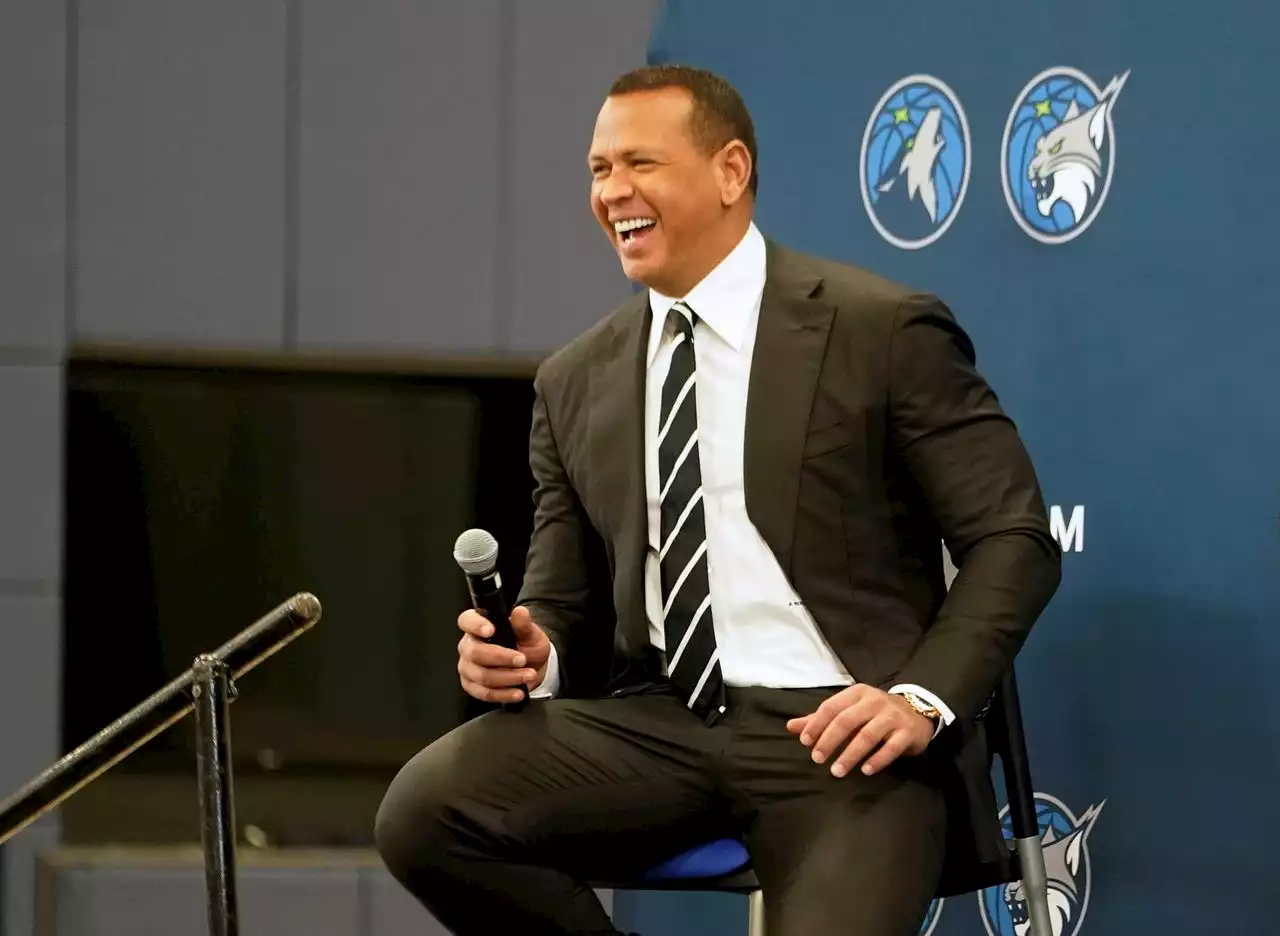 London calling: Ex-Yankees star Alex Rodriguez has ‘cozy’ date overseas