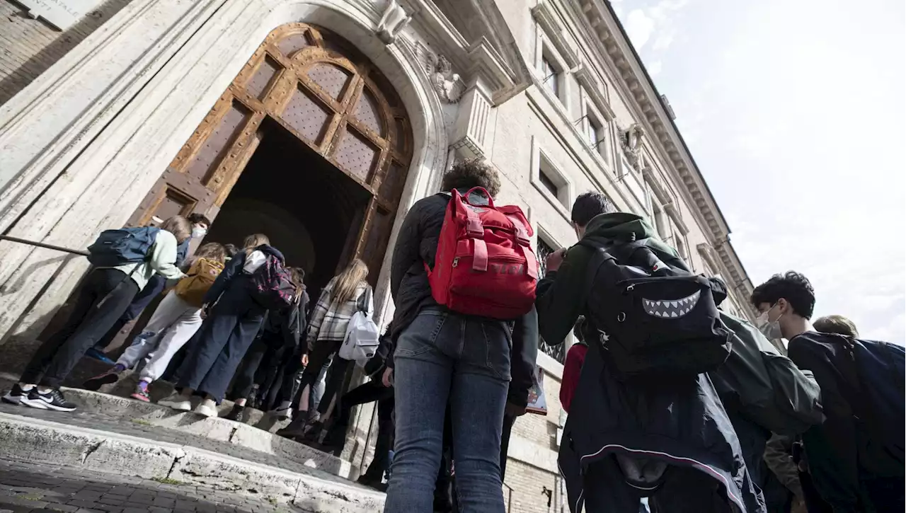 Scuola, il governo rassicura: non slitta il rientro in classe