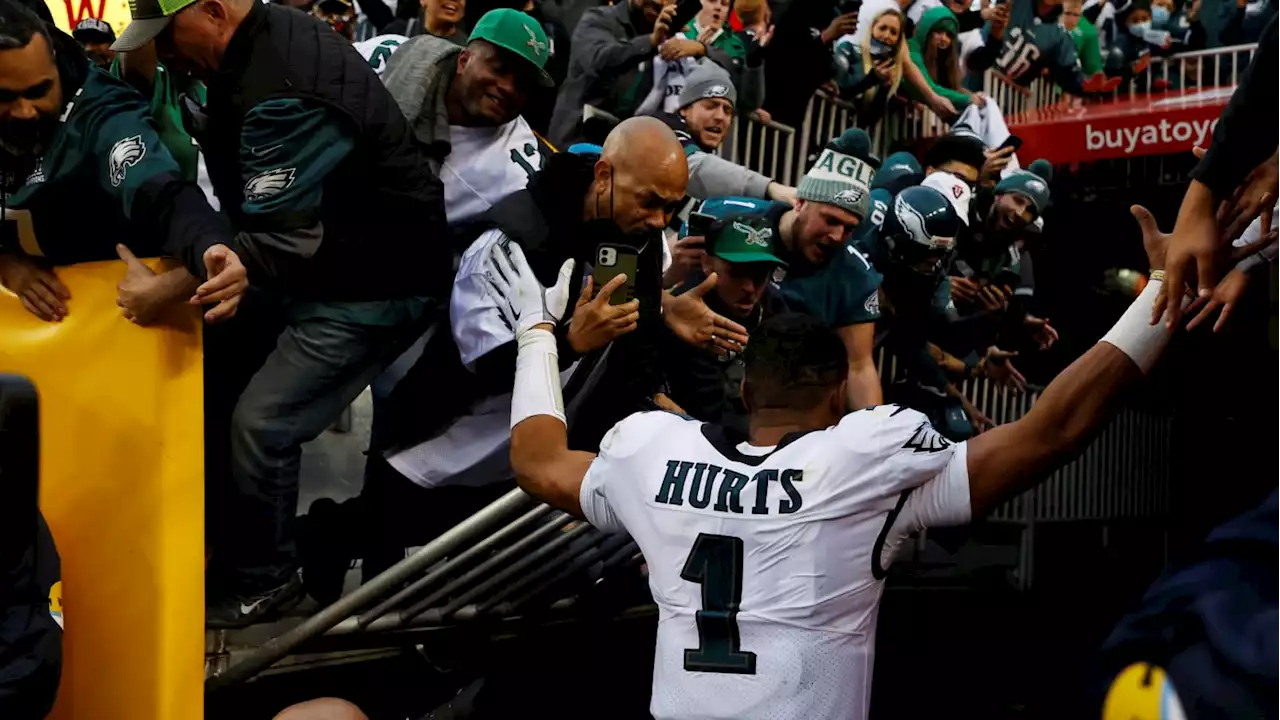 Eagles QB Helps Fallen Fans After Railing Collapses