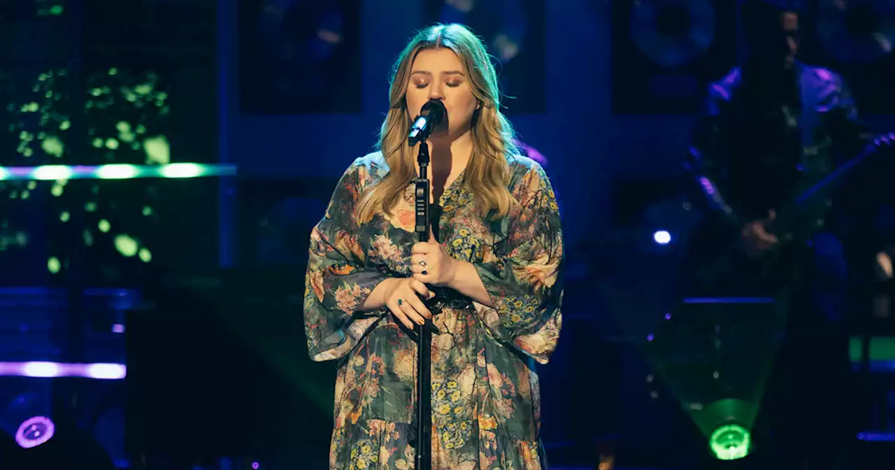 Kelly Clarkson makes our dreams come true with scintillating Hall & Oates cover