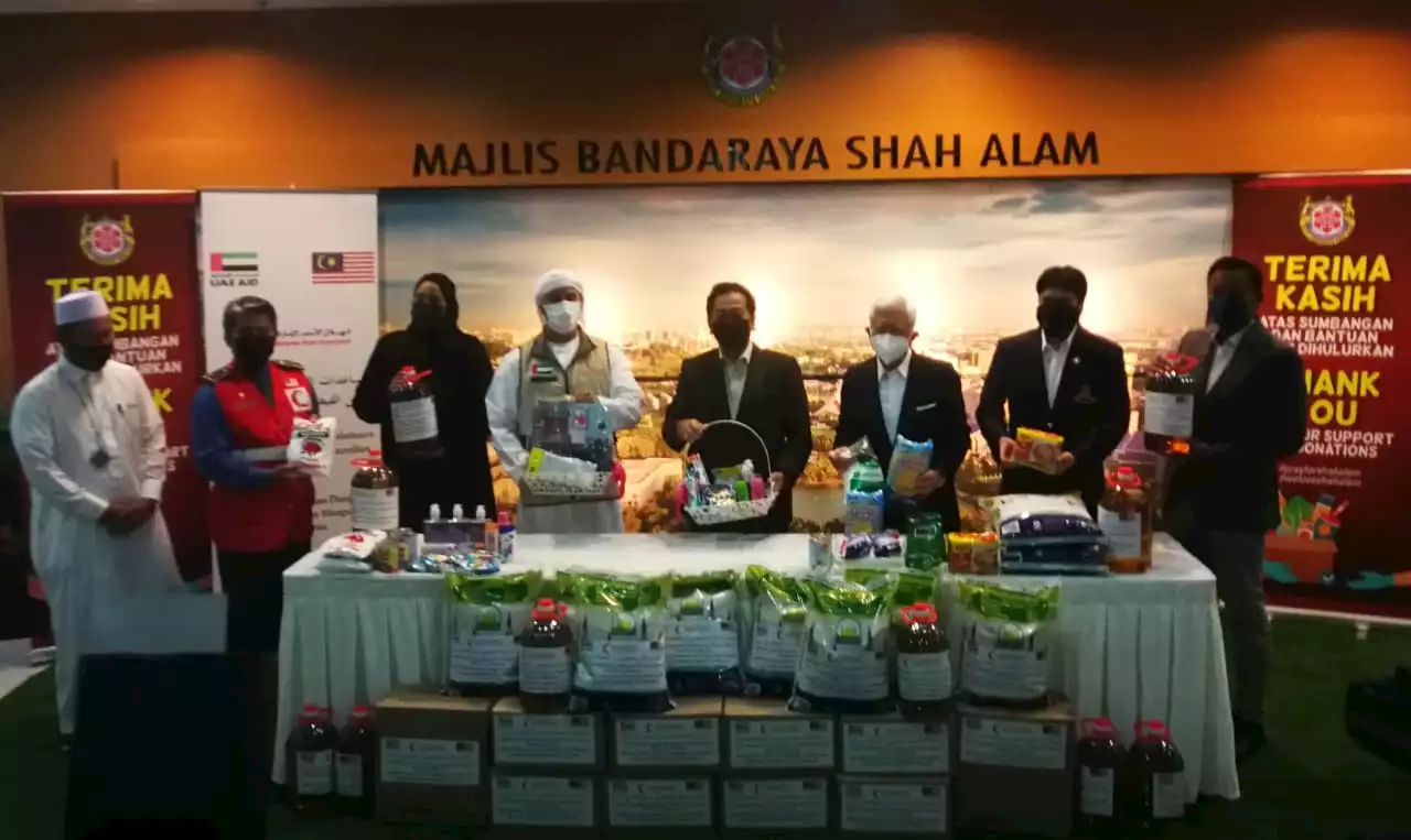 Kerajaan UAE bantu mangsa Banjir di Shah Alam - Utusan Digital