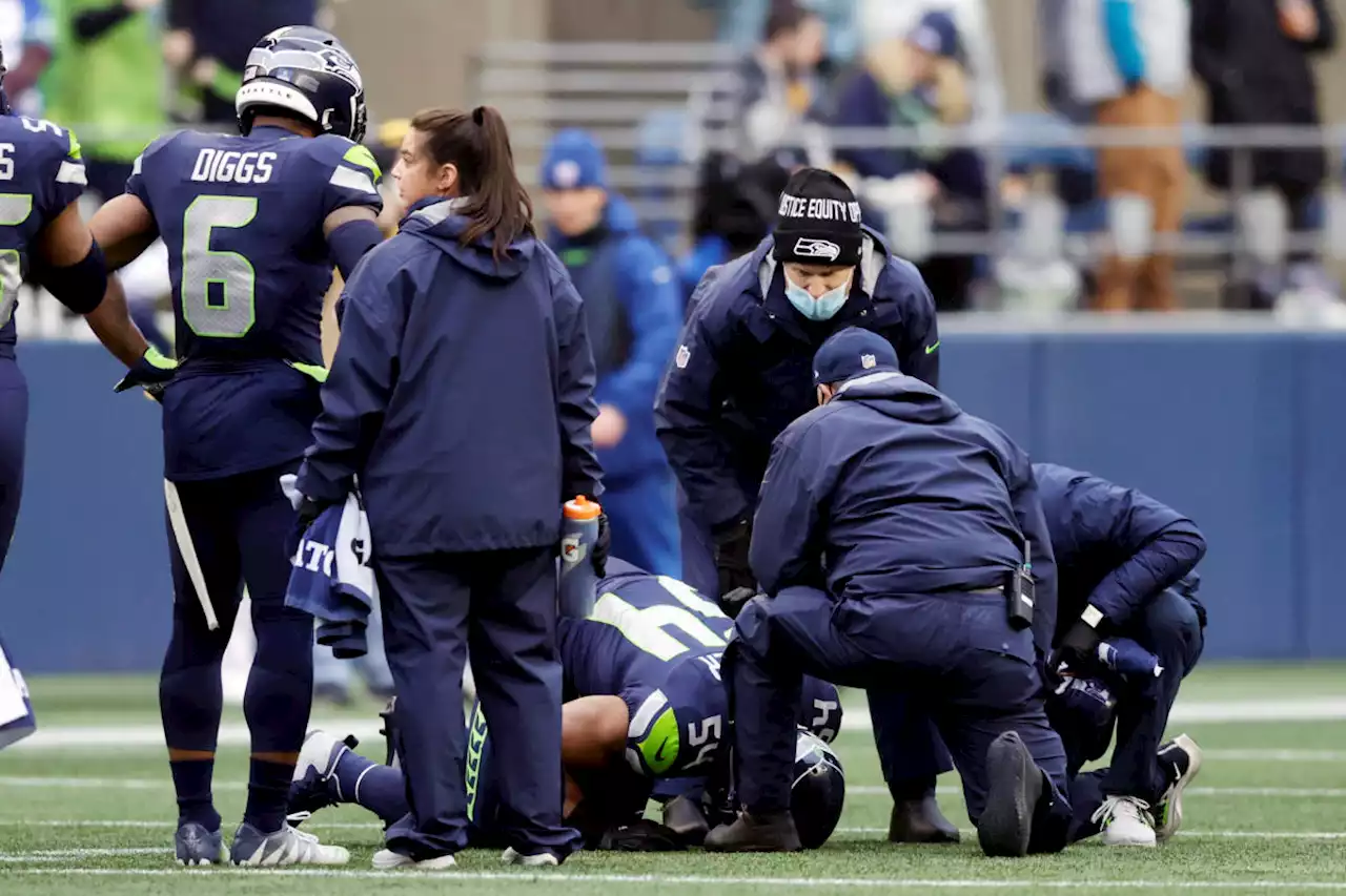 Bobby Wagner hurt in possible home finale with Seahawks