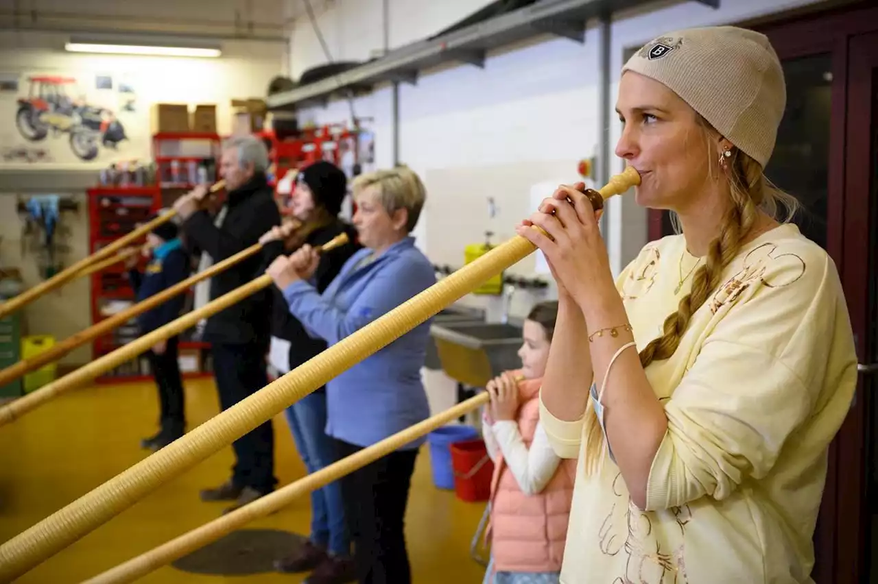 Alphorn-Schnupperkurs in Sissach – Wenns klingt wie ein Furz, ists richtig