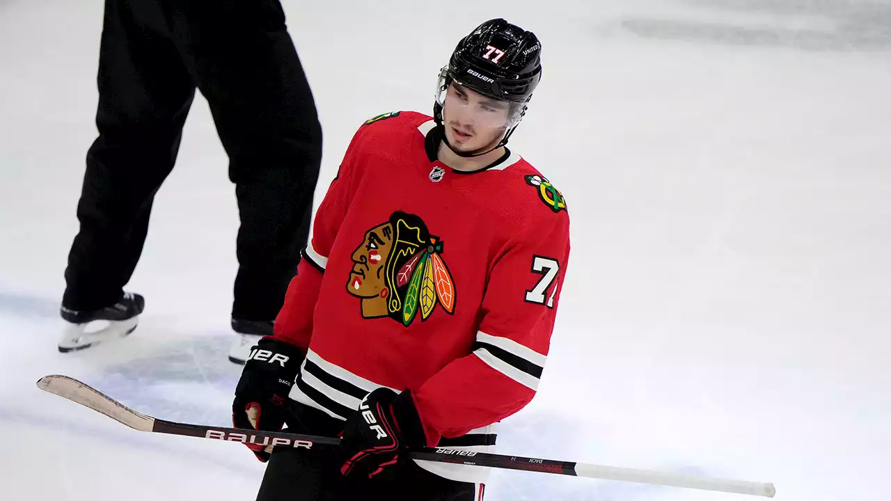 Blackhawks' Kirby Dach Removes Social Media From Phone to Block Out Noise