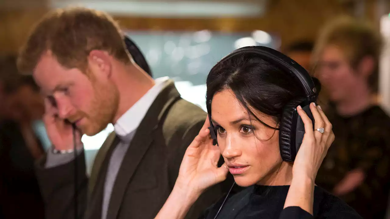 Anche Harry e Meghan contro Spotify: 'Il nostro podcast resta se ci saranno modifiche'