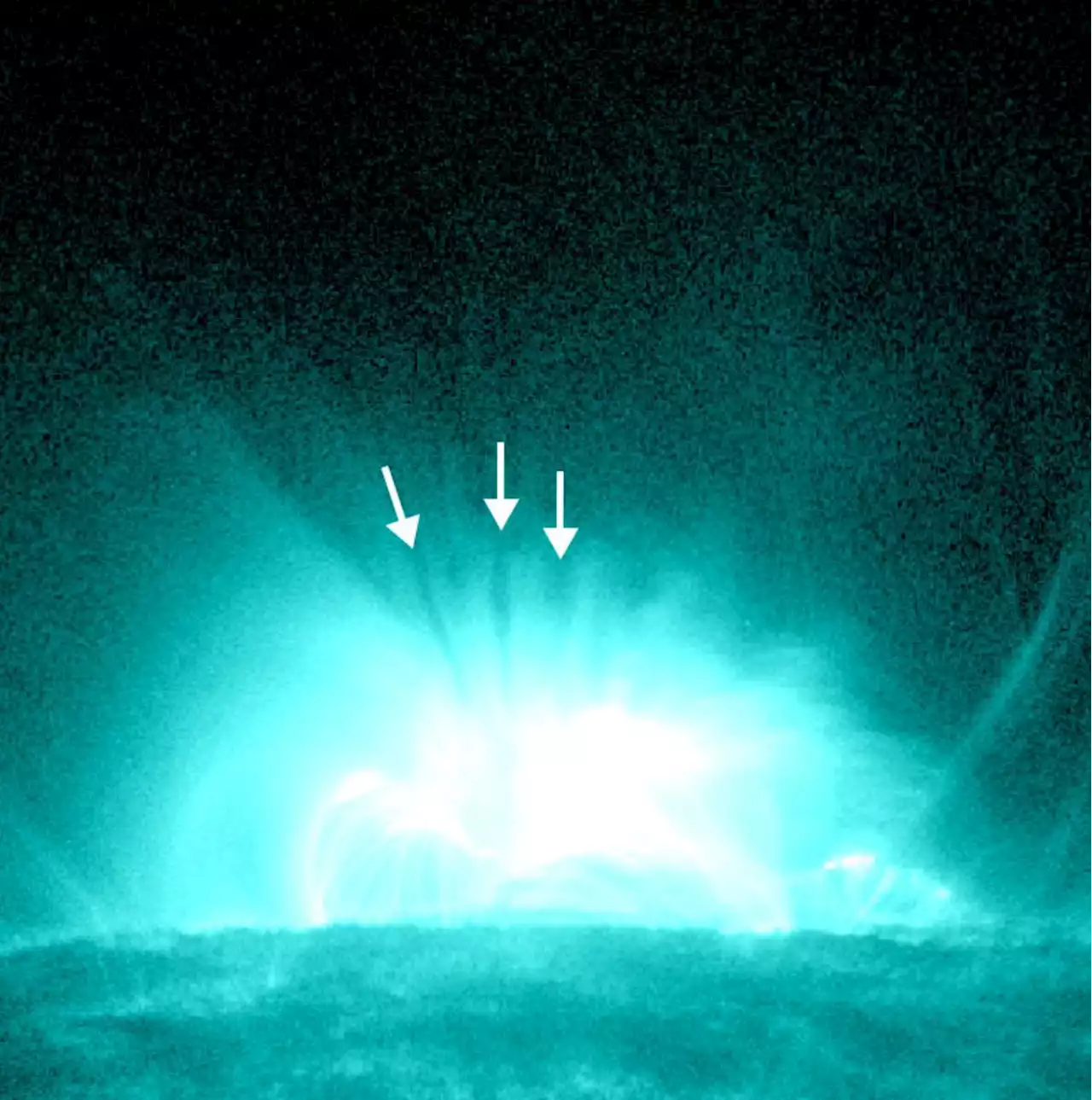 Astronomers Propose New Explanation for Finger-Like Features Seen in Some Solar Flares | Sci-News.com