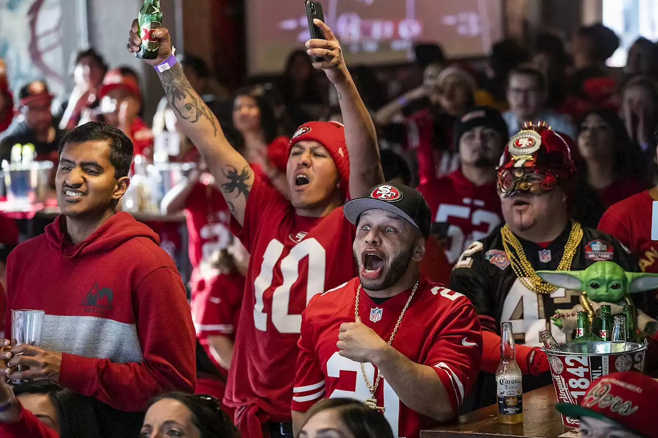 49ers fan meetup in LA pokes fun at Rams with giveaway