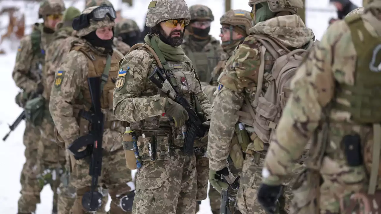 British PM considers upping troop offer amid Ukraine border crisis