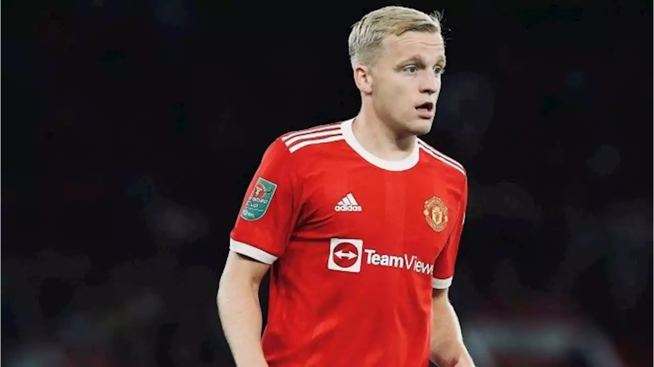 Everton Pinjam Donny van de Beek dari MU