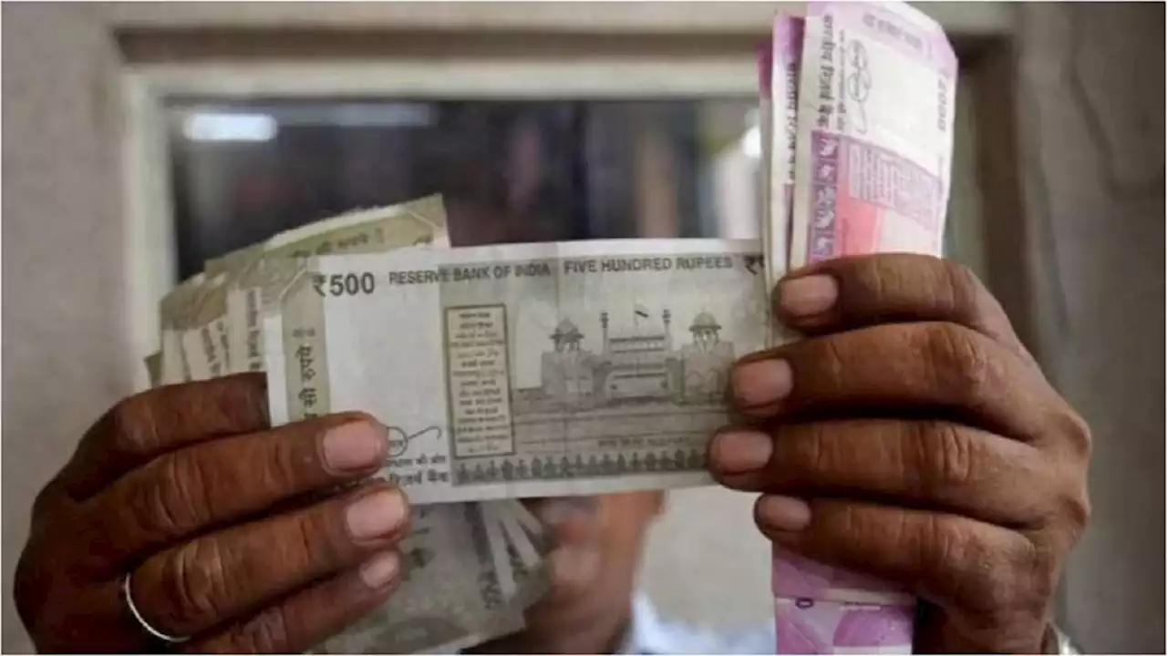 कोलकाता: 5 लाख रुपये के नकली नोटों के साथ UP का शख्स गिरफ्तार, पुलिस कर रही पूछताछ