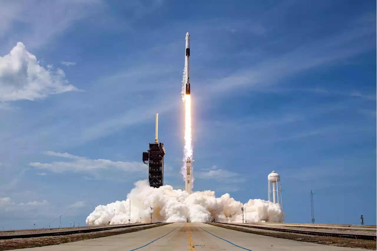 SpaceX rocket will slam into the moon at 5,000 mph | Digital Trends