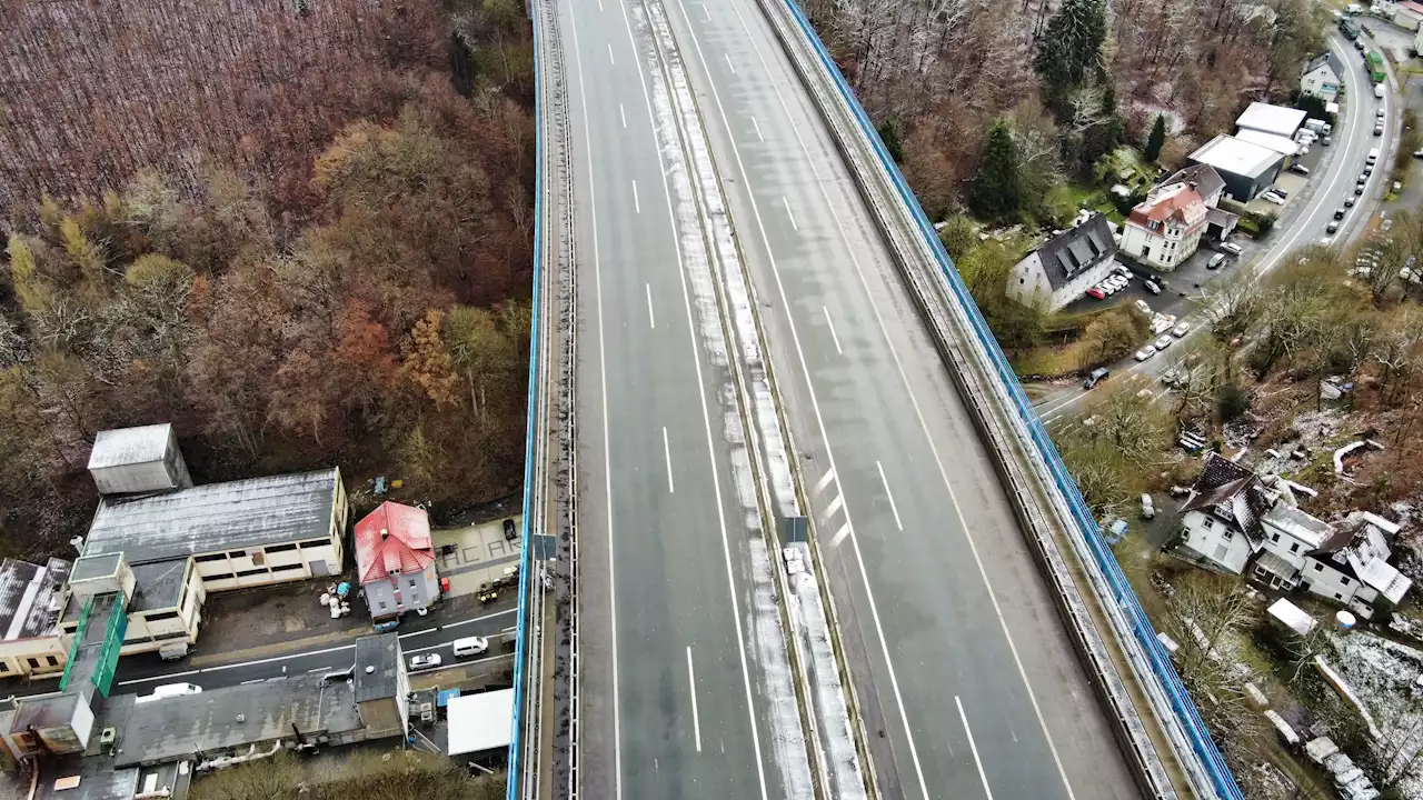 Nordrhein-Westfalen - Landesregierung verspricht nach Sperrung der A45-Talbrücke Rahmede Wirtschaftshilfen