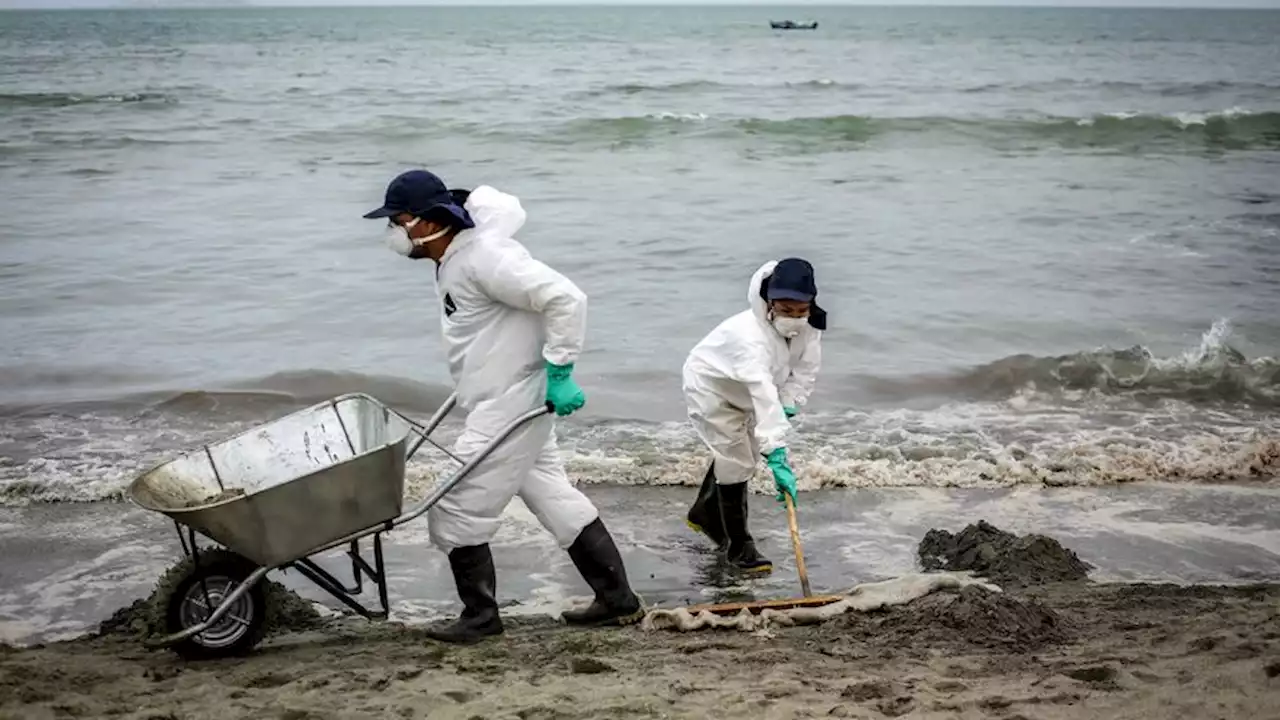 Derrame de petróleo en Perú deja 24 playas contaminadas