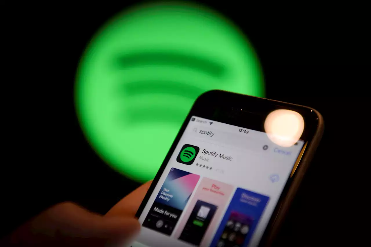 Spotify to Add a Content Advisory to Podcasts That Discuss COVID-19