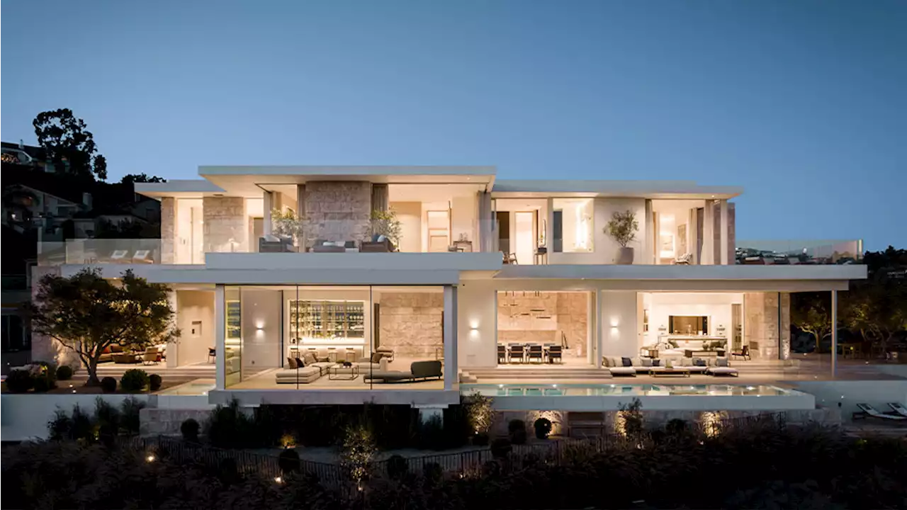 This Stunning $48 Million Home ‘Floats’ On a Promontory High Above Los Angeles