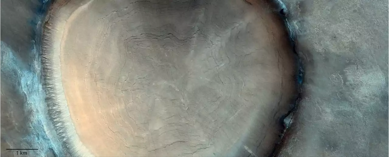 This Stupendous Crater on Mars Looks Eerily Like a Tree Stump