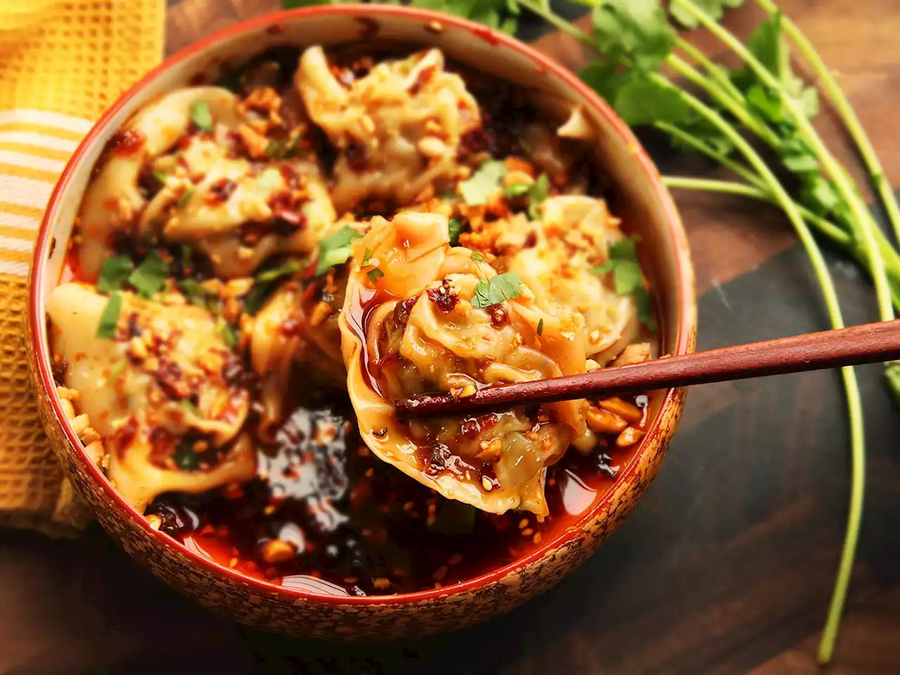 Sichuan-Style Wontons in Hot and Sour Vinegar and Chili Oil Sauce (Suanla Chaoshou) Recipe