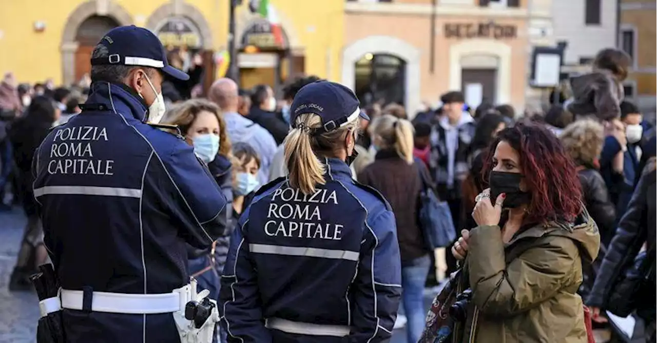 Mascherine anche all’aperto e discoteche chiuse, si va verso la mini-proroga