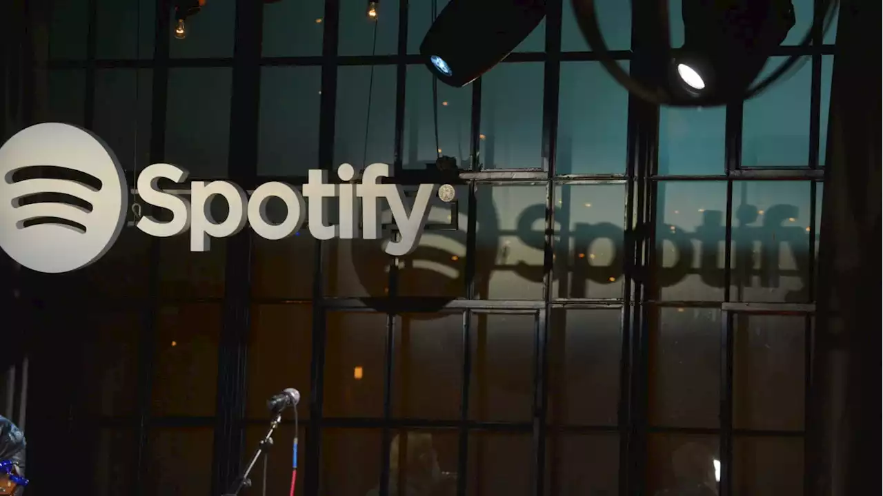 Spotify to Add COVID-19 Content Advisory Labels Following Rogan Controversy