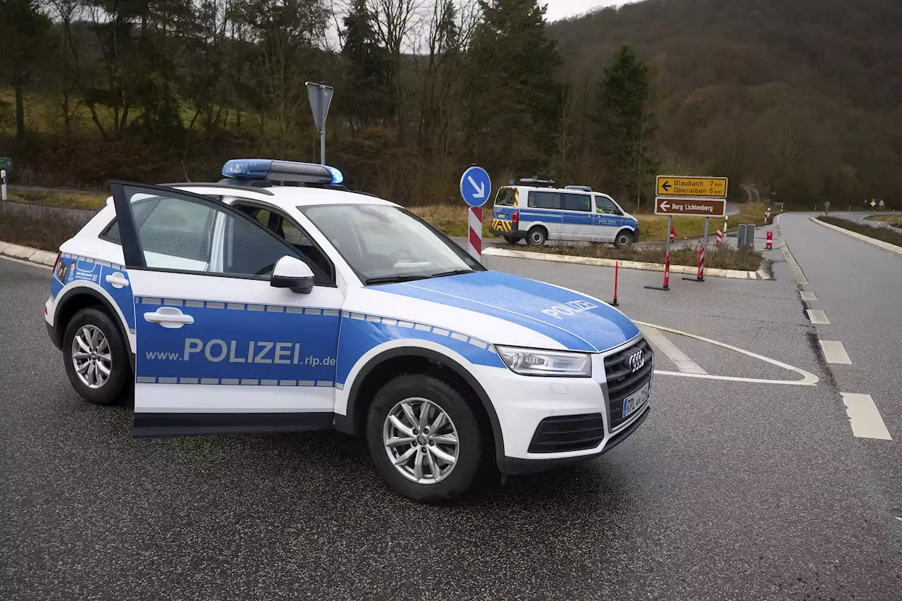 Two German officers shot dead in traffic stop as cops issue terrifying warning