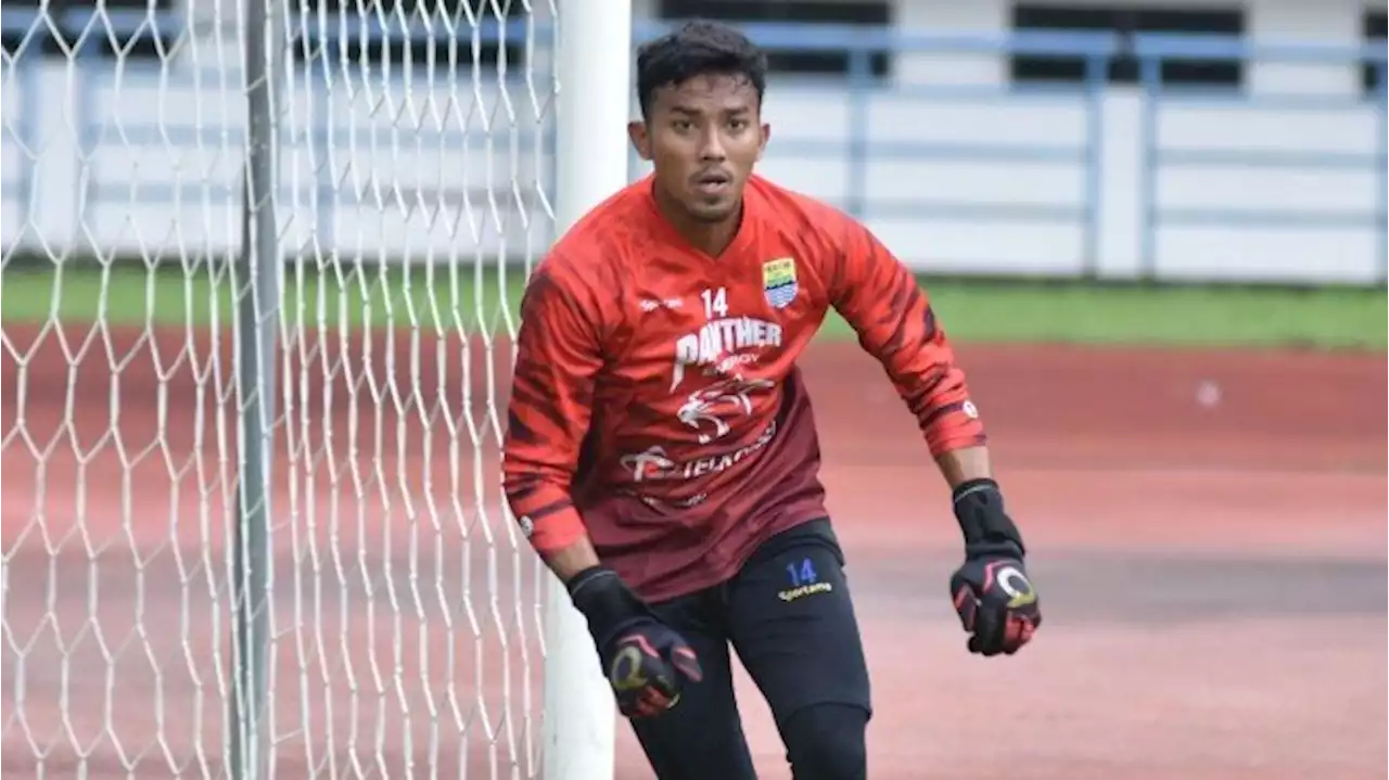 Aksi Heroik Kiper Persib Bandung Jadi Sorotan