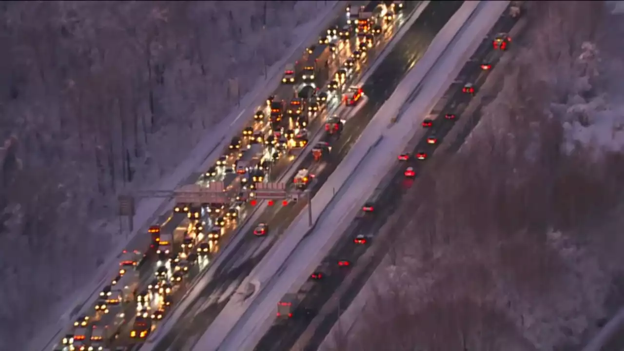 I-95 traffic pileup in Virginia leaves hundreds of drivers stranded