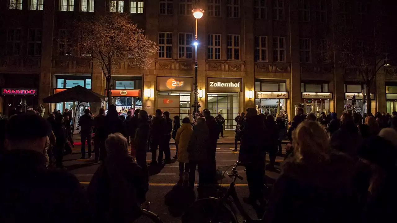 Corona-Protest und „Lügenpresse“-Parolen vor ZDF-Hauptstadtstudio