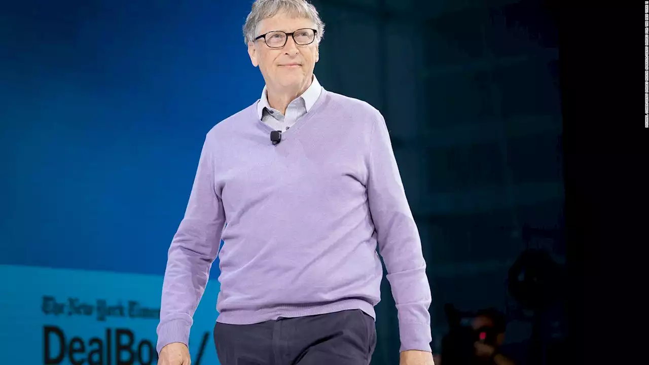 Escuha las predicciones de Bill Gates para 2022 sobre el covid-19