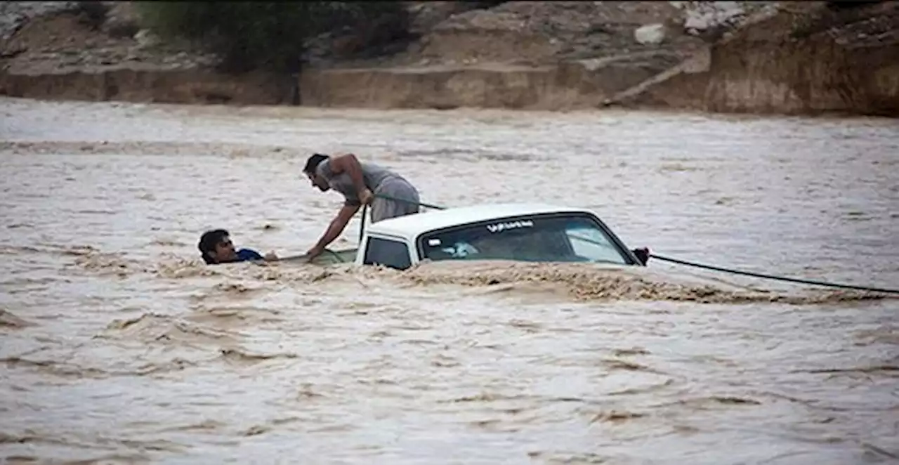 تلفات سیل در ایران: مرگ دستکم ۸ نفر در استان‌های جنوبی