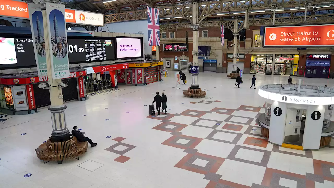 Londoners face travel disruption on the first morning commute of 2022 | ITV News