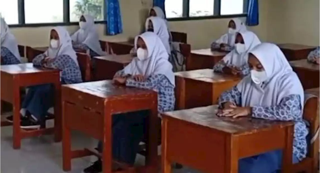 Sekolah Tatap Muka 100 Persen di Tengah Kekhawatiran Corona Omicron