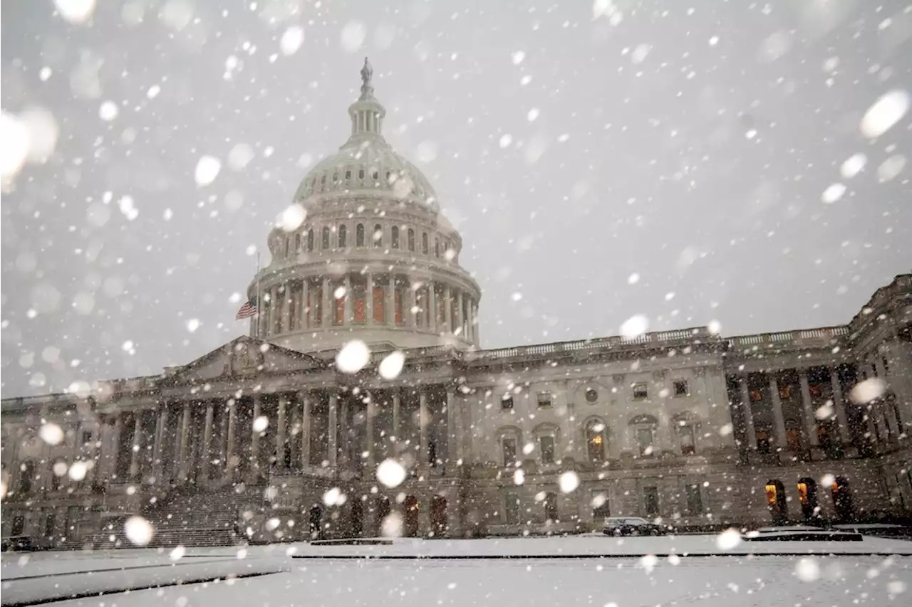 Washington, DC, inundated with record-setting snow