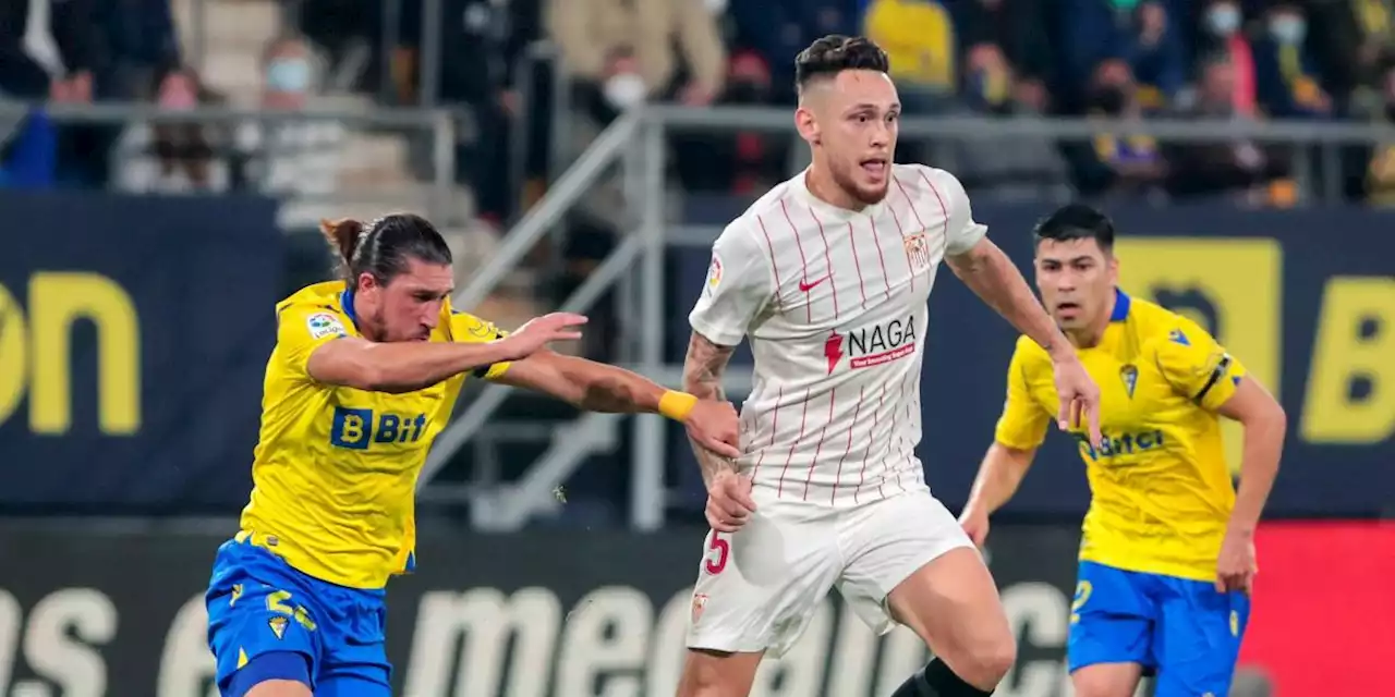 Ocampos adelanta al Sevilla en Cádiz con un gol casi imposible