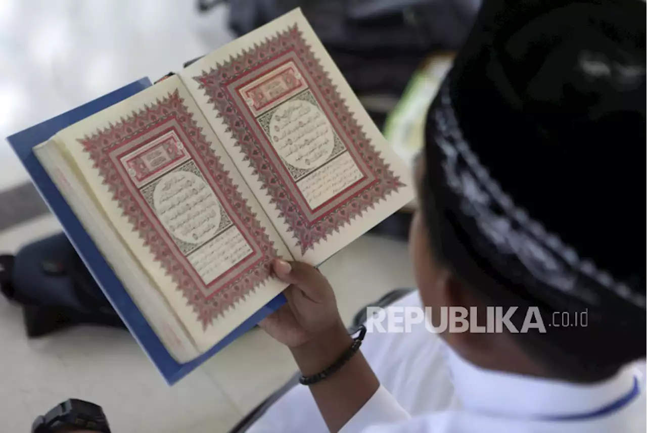 2 Hal yang Harus Dilakukan Muslim Saat Mendengar Bacaan Alquran |Republika Online