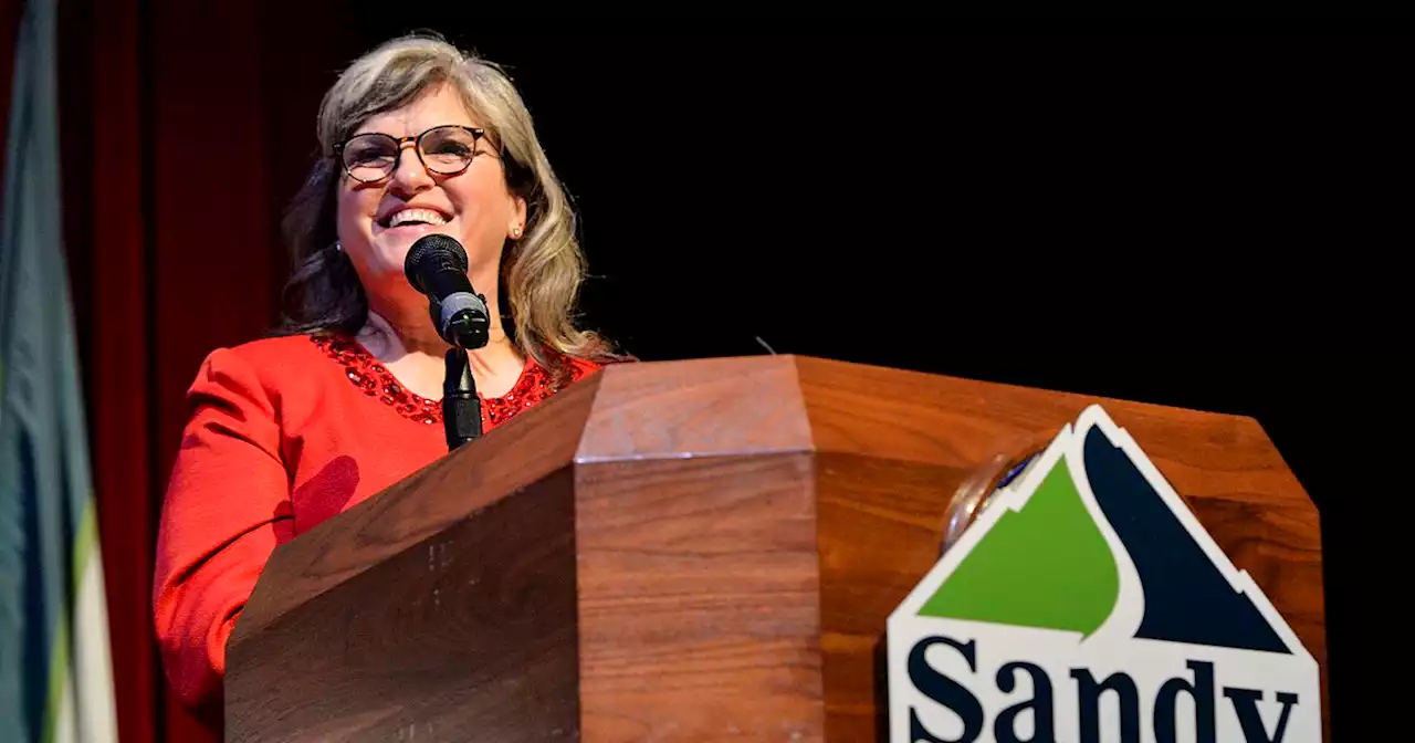 In a ‘milestone worth celebrating,’ Sandy swears in its first female mayor