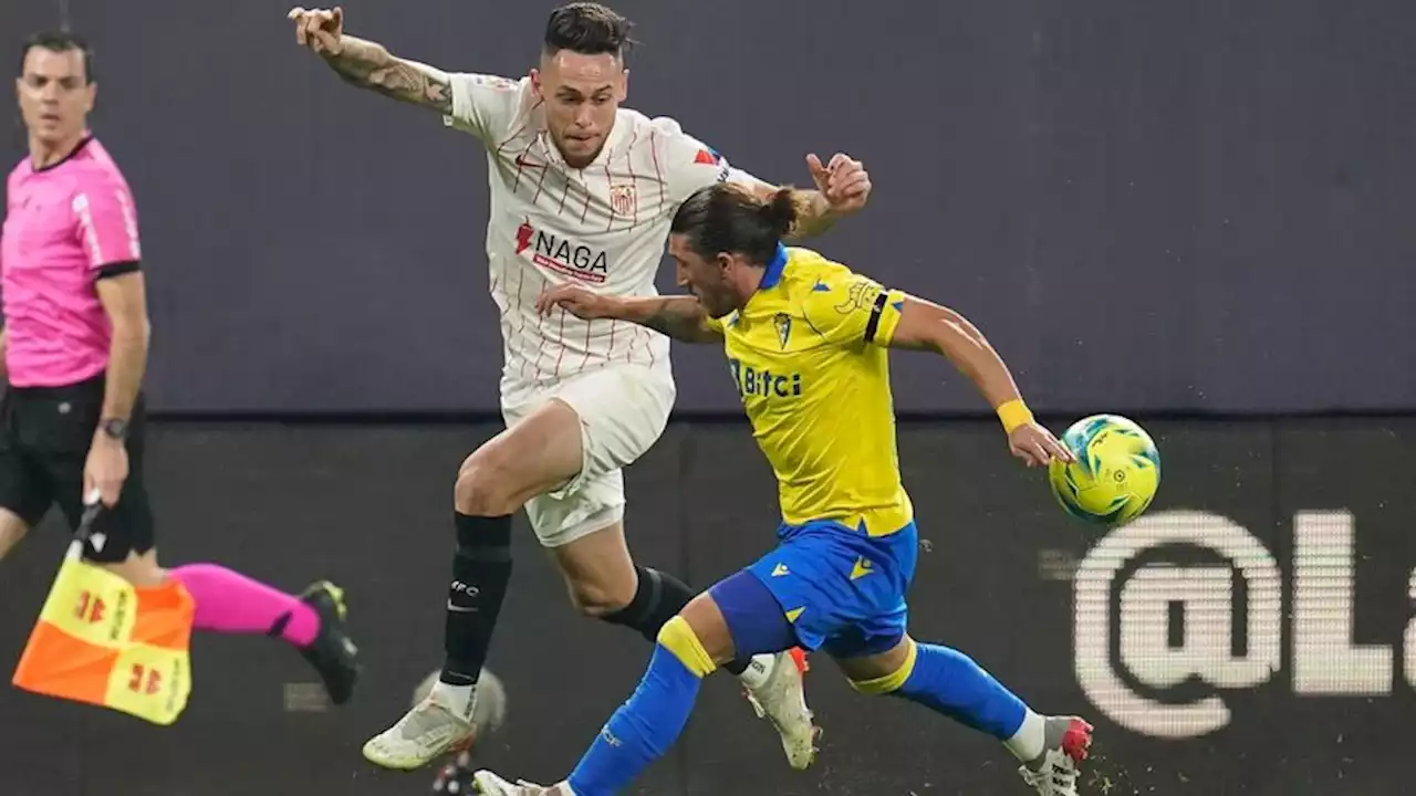 Ocampos mantiene al Sevilla con pulso liguero