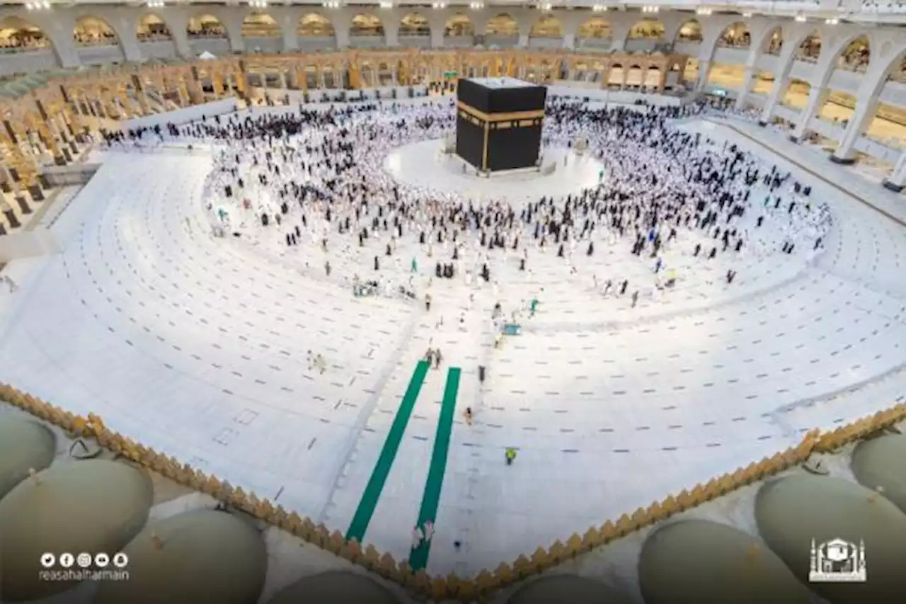بعد عودة الاحترازات.. تخصيص 34 مسارًا بصحن المطاف للمعتمرين
