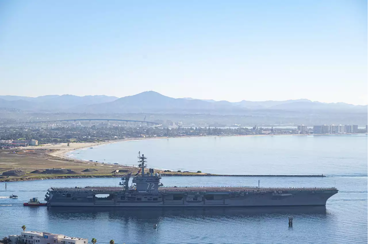 Navy captain becomes 1st woman to command US nuclear carrier | AP News