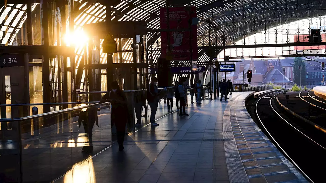 Zugverkehr - Bahn-Pünktlichkeit im Jahr 2021 deutlich zurückgegangen