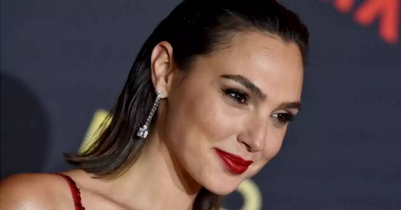 Gal Gadot finally apologises for that horrendous 'Imagine' cover | JOE.ie