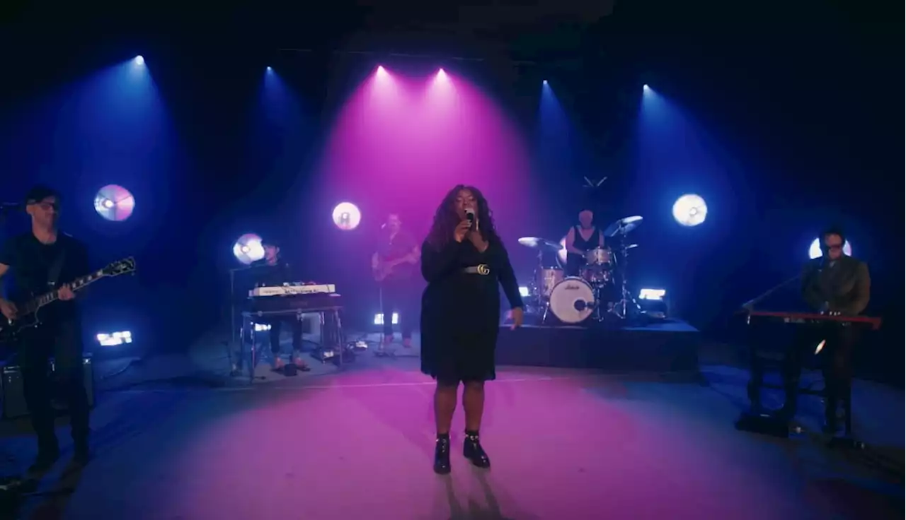 Watch Yola Perform 'Dancing Away in Tears' on 'Fallon'