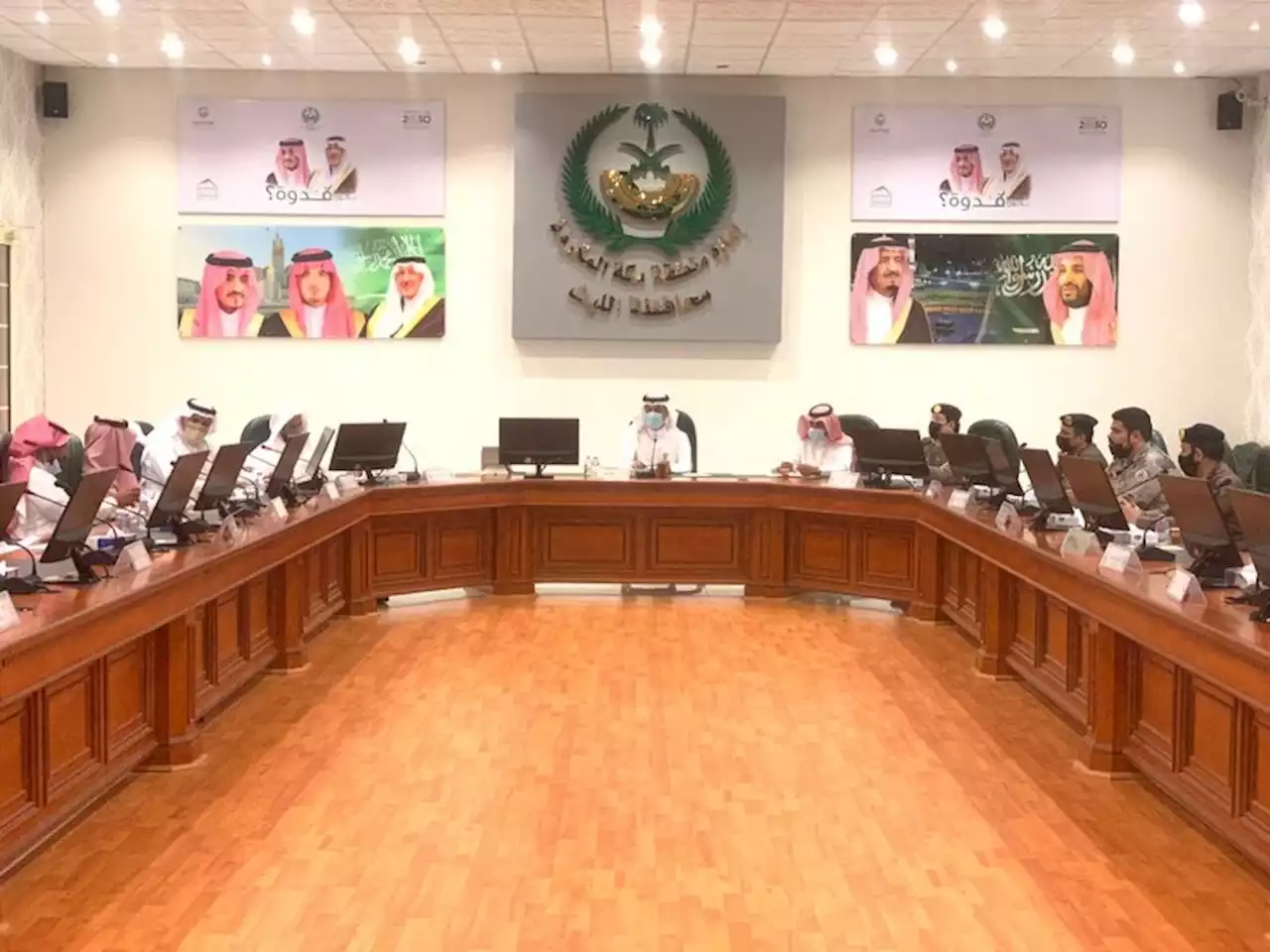 'لجنة الدفاع المدني' بالليث تناقش مخاطر مياه الأمطار والسيول