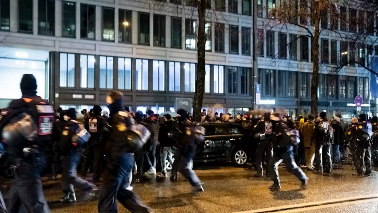 Corona-Proteste in München: Initiatoren sagen Demo-Zug ab