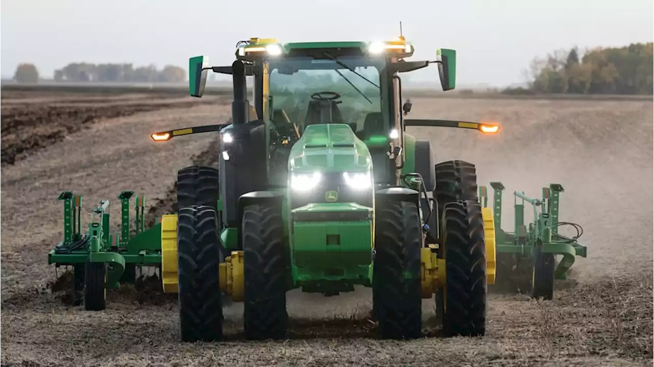 John Deere fully autonomous tractor will begin plowing in 2022