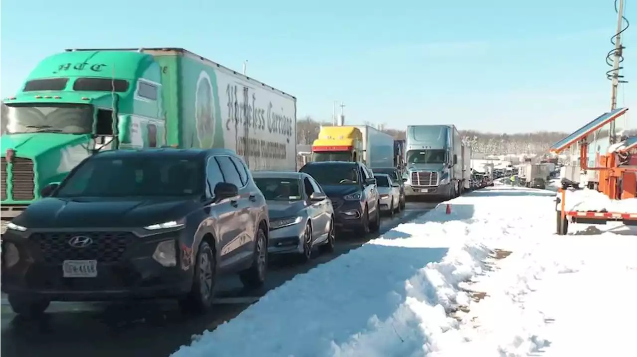 Virginia officials defend response to snowy gridlock on I-95