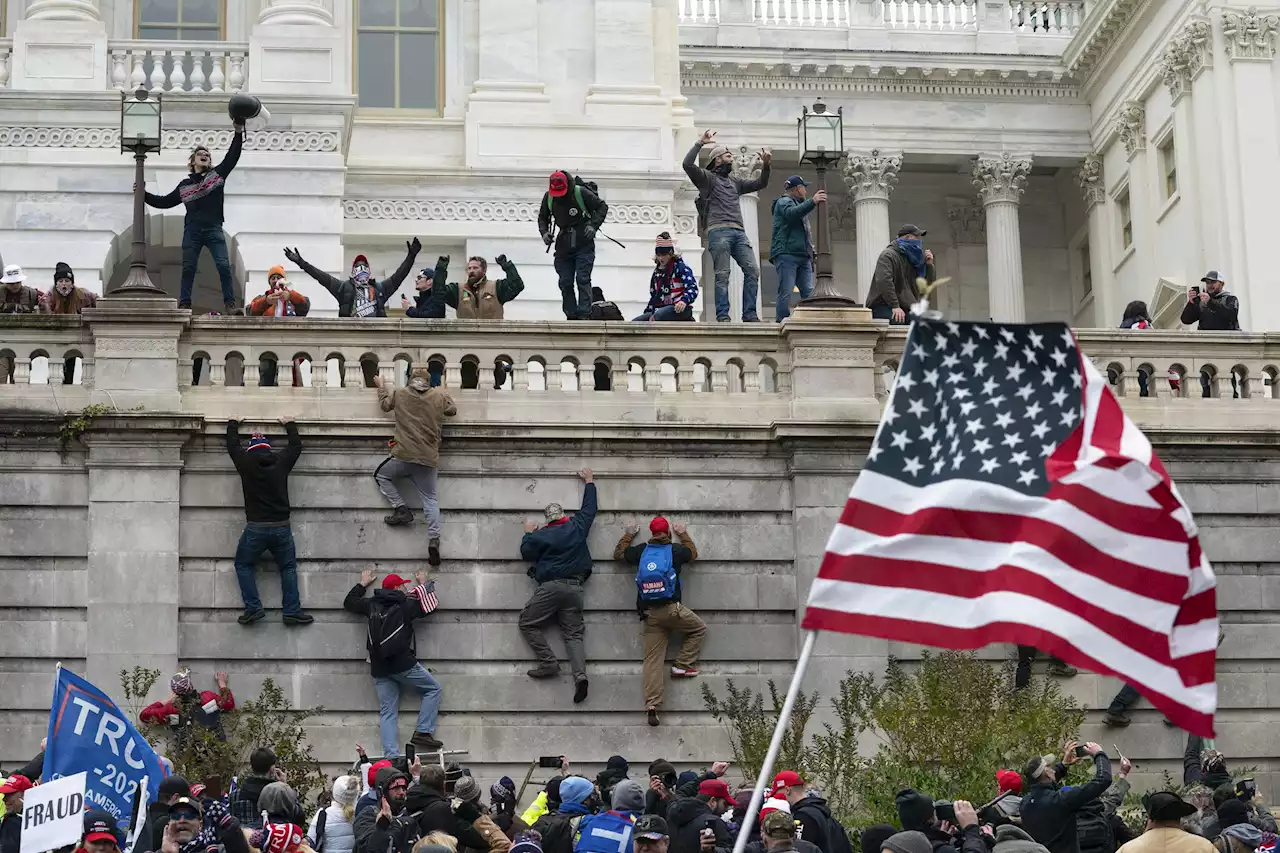 Images of chaos: AP photographers capture US Capitol riot | AP News