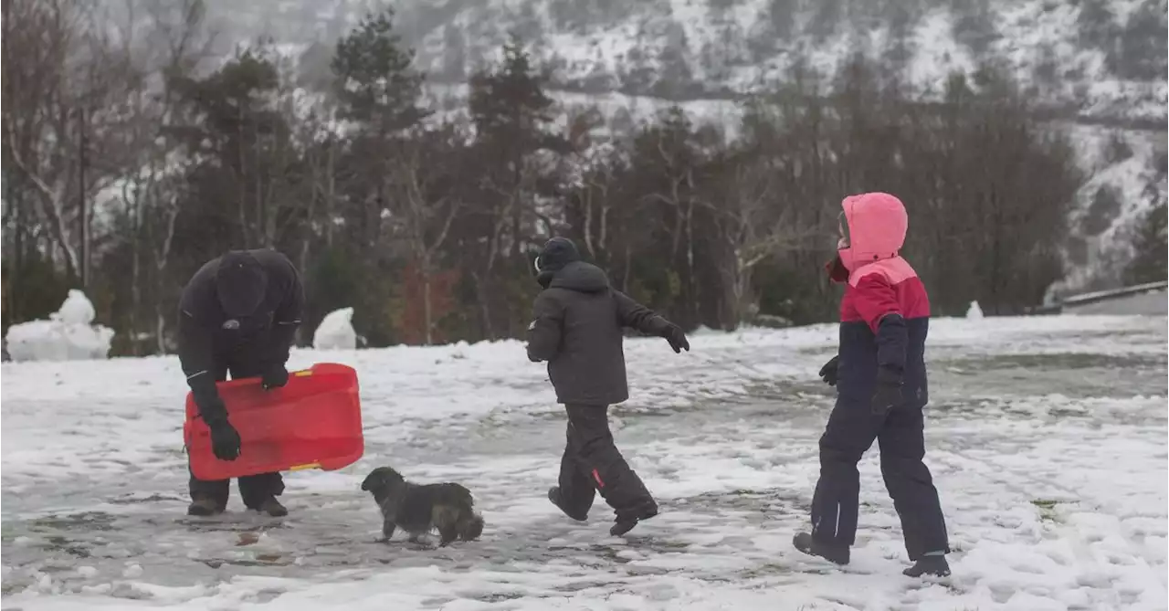 Una treintena de carreteras afectadas por la nieve, una de la red principal